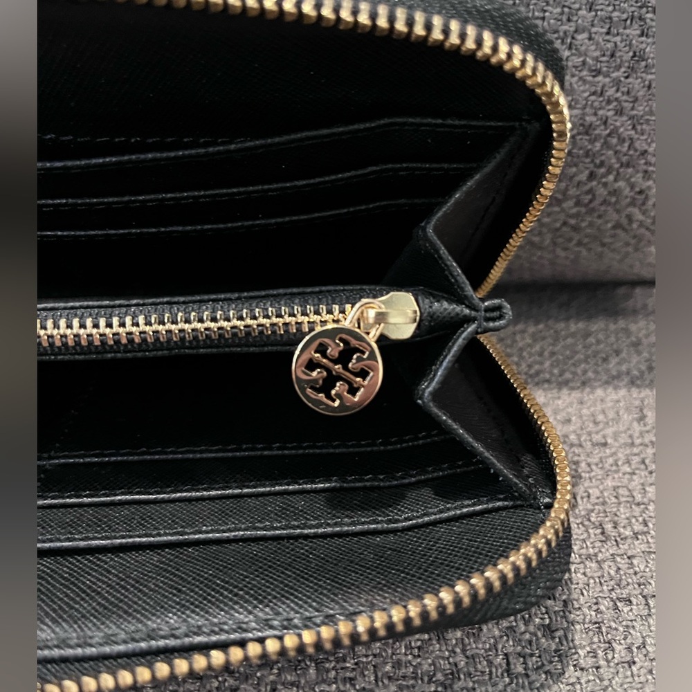 LIKE NEW Authentic Tory Burch Saffiano Leather Long Zip Around Wallet - Picture 6 of 8